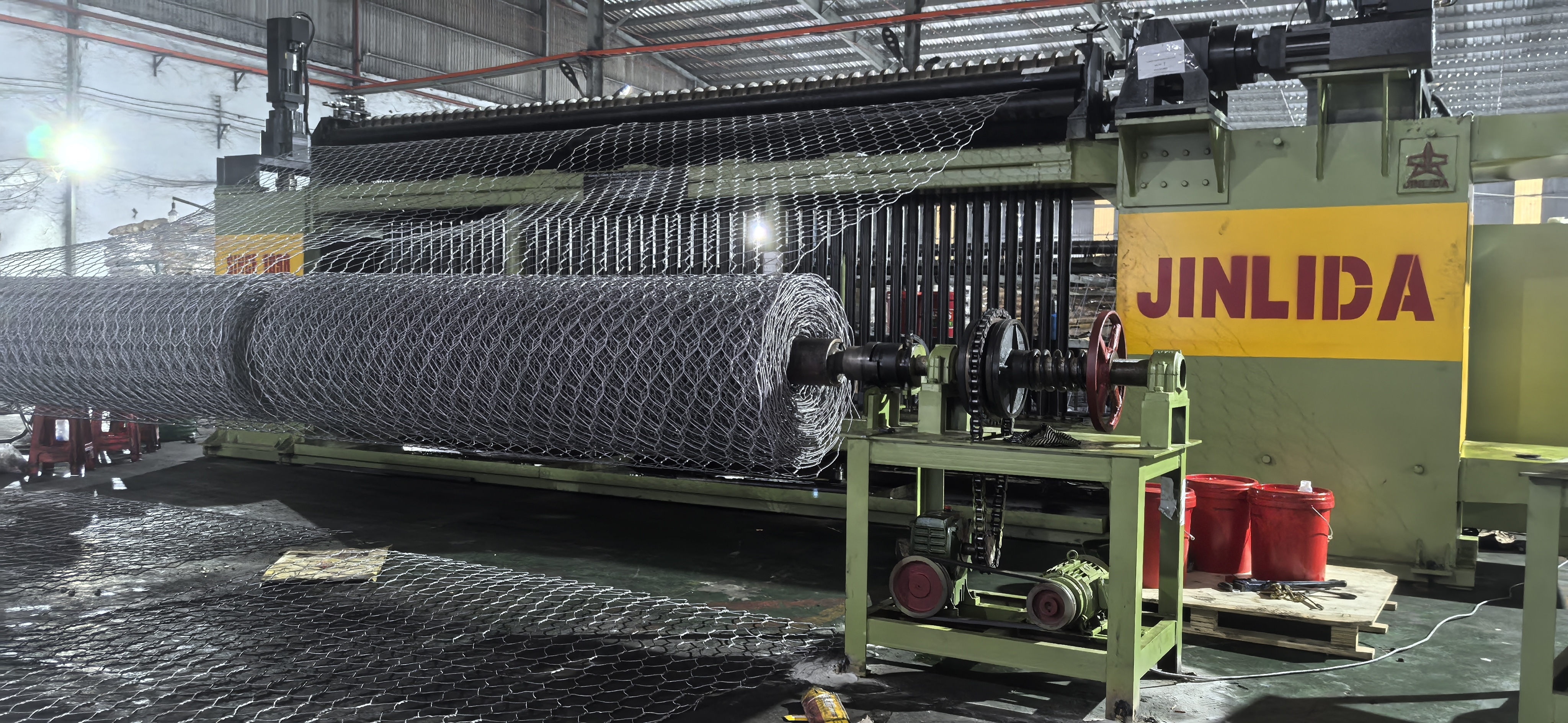 أحدث مدونات الشركة حول How to Reduce Wire Breakage on a Gabion Mesh Machine: A Practical Maintenance Guide